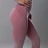 Close-up van de 3D-textuur van de Contoura 3D Shaping Legging in oudroze