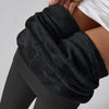 Close-up van de zachte fleece binnenkant van de zwarte Contoura Thermo Shaping Legging